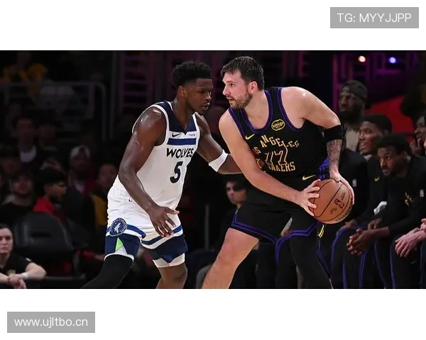 东契奇三双难救爱德华兹低迷湖人轻取森林狼